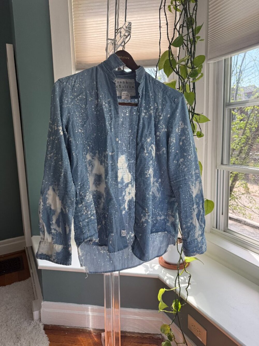Frank & Eileen Chambray Long Sleeve Button Down in Splatter Size Small